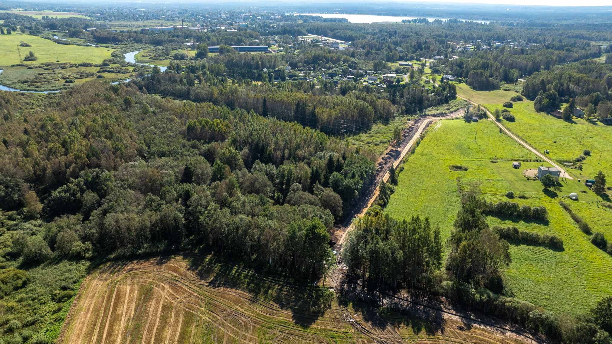 FOTOD Navi külakeskus saab kergliiklustee linnapiirini
